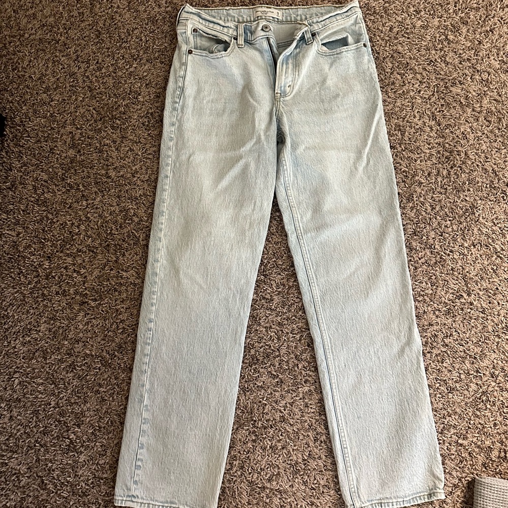 Abercrombie & Fitch The Straight Mid-rise Jean